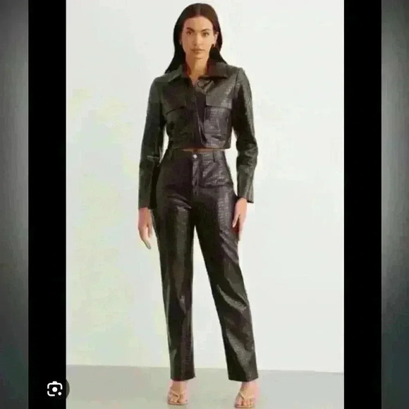 NWT Dynamite Gisele Straight Leg  Croco Faux Leather Pants in Mocha Madness - Picture 3 of 8